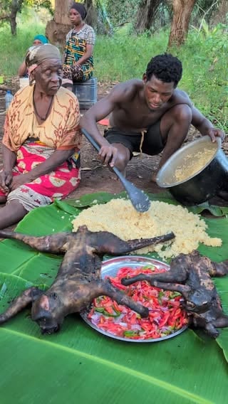 Traditional monkey meal shared with family and friends.#foodmarket
