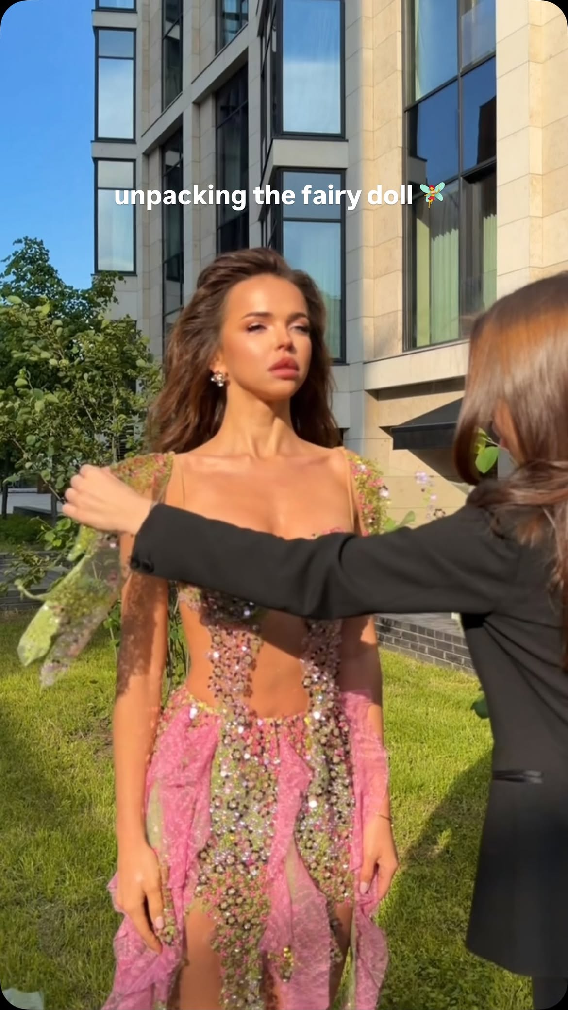 как бы я хотела в детстве себе такую куклу 🤭 🧚🏼 
 
продолжаем рубрику распаковки кукол?))
dress @katya__dorogina 
make up and hair @slowmo_khamovniki