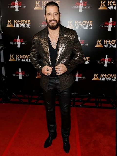 A grand ol’ time at the grand ol’ K-LOVE Awards. 🤩😎

Thank you to @kloveradio and @klovefanawards for another AMAZING award ceremony. It was great to see some familiar faces and meet a few new ones. 😉🥰 Also a bonafide treat to present an award with my  buddy and bandmate 😜 @mwsmithofficial!  What?!!??

Same time, same place next year? 😉

#kloveawards #awardceremony #grateful

HMU💈 @ashleyparkerhmu
Styling🪡 @cheriekilchristyle @styledbylogan 
PR🎤 @amdglisa @carmelcommunications
🕺🏻 @phixclothing  @Johnvarvatos 
Jewelry 💎 @davidyurman @davidyurmanmen
Boots 👞 @ysl
Photography📸 @kloveradio @jerchannel @jsweissphoto