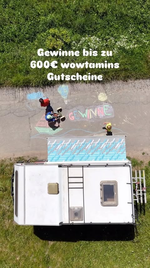 🎉 GEWINNSPIEL 🎉 /werbung

wowtamins feiert Geburtstag und IHR bekommt die Geschenke 🥰

Meine Jungs halten sie für Süßigkeiten und 
ich feiere sie, weil noch einiges mehr drinsteckt.

Die @wowtamins.de Gummies enthalten unter anderem Vitamine, Mineralstoffe und Omega-3 – und sind für uns eine einfache Möglichkeit, wichtige Nährstoffe in den Familienalltag zu integrieren. Gerade wenn man Kinder hat, die nicht immer alles essen, was auf den Tisch kommt. 😅

Und jetzt kommt das Beste: 
Ihr könnt gleich dreimal gewinnen! 🤍

🥇 1. Platz: 300 €
🥈 2. Platz: 200 €
🥉 3. Platz: 100 €

So landet ihr im Lostopf:
✨ Diesen Beitrag liken
✨ Mir und @wotamins folgen
✨ Kommentiert, mit wem ihr den Gewinn teilen würdet oder welche Sorte ihr am liebsten probieren möchtet

Für ein Extralos:
🤍 Teilt das Gewinnspiel in eurer Story und markiert mich.

Ich drücke euch die Daumen! 🍀

Teilnahmeschluss: 08.06.2026 um 23:59 Uhr.
Das Gewinnspiel steht in keiner Verbindung zu Instagram. Der Rechtsweg ist ausgeschlossen