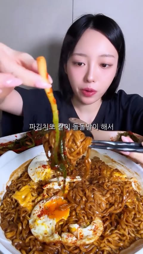 피시방 짜계치보다 맛있는 사천짜계치 먹방🥵💦
밤에 보면 가장 위험합니다.

#먹방 #짜계치 #eating #mukbang #asmr