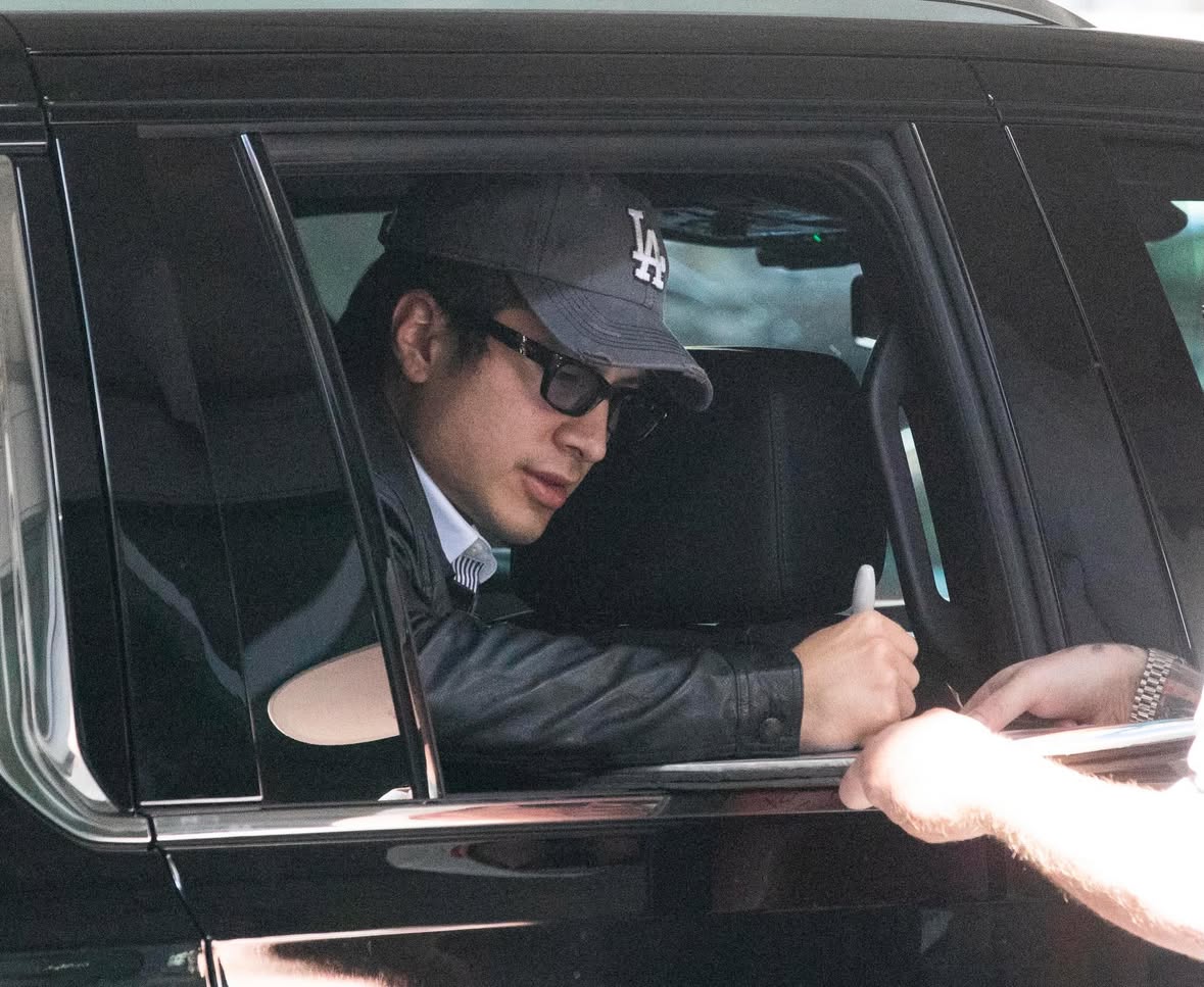 Hudson Williams arrives in Toronto ahead of the Canadian Screen Awards 📸@splashnews