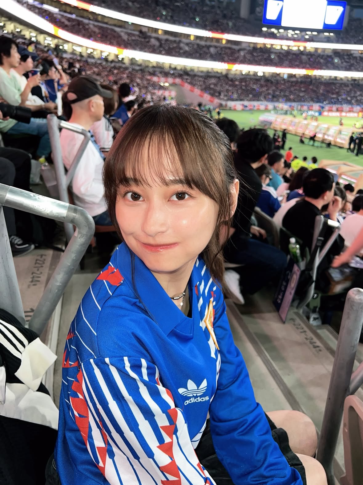 ワールドカップ前最後の親善試合という大切な一戦、日本はアイスランドに勝利をおさめました✨🙌
本日はなんと…！様々なご縁があり、貴重な機会をいただきまして、現地で観戦することが叶いました！

菅原選手のクロスや冨安選手の視野の広さをはじめ、個の強さをひしひしと感じ、
誰が持っても何かしてくれるのではとワクワクさせてくれるこの感じはワールドカップへの期待感も高まっています❤️‍🔥

連携やフォーメーション、中盤の流れなどこれからが楽しみな部分は私もたくさん勉強していきたいと思います！

みんなで最高の景色を見に行きましょう🇯🇵⚽️💫

#サッカー日本代表#samuraiblue#最高の景色を