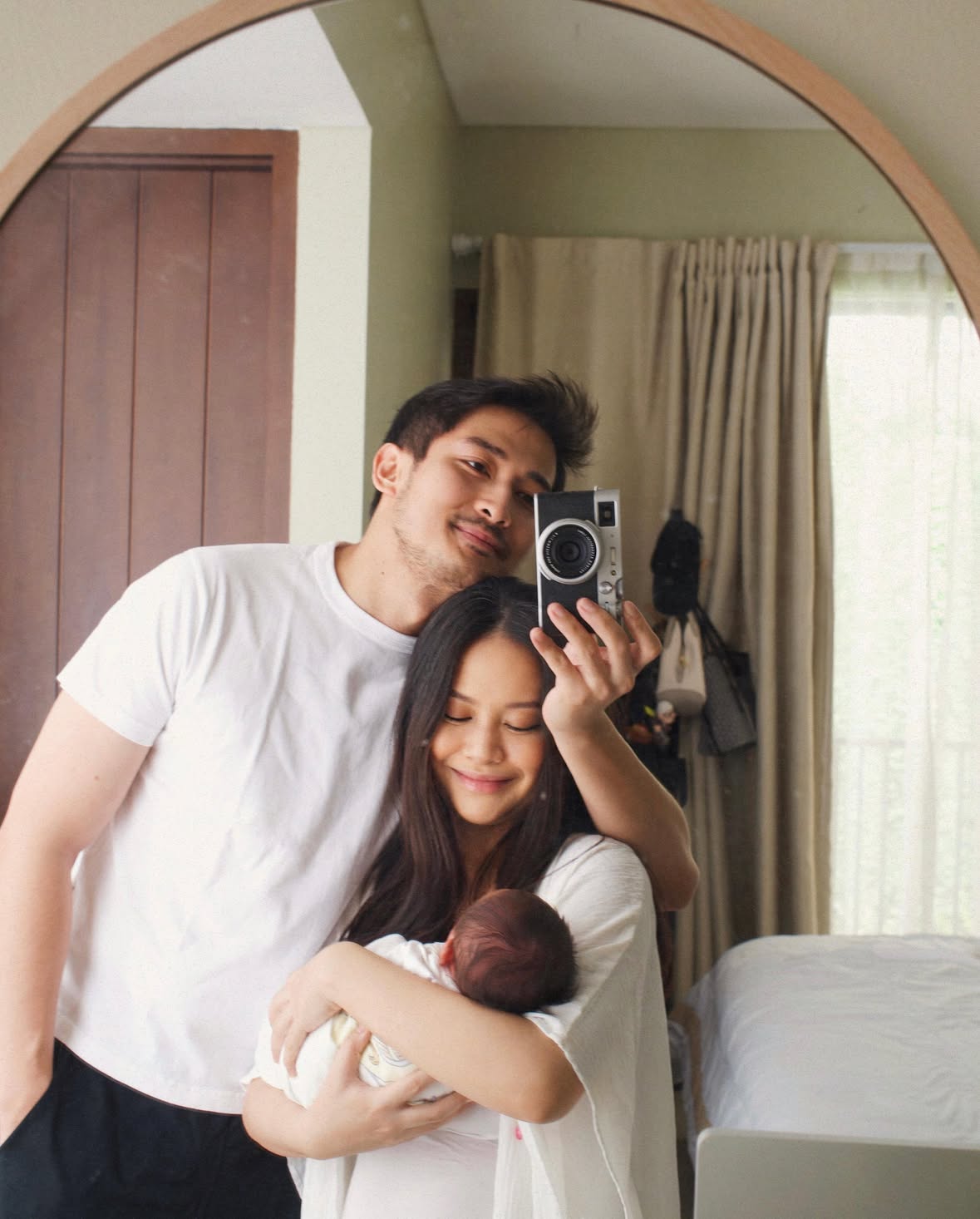 30 April 2026, tepat 1 bulan anak kami lahir ke dunia 🤗

-Kian Badani Haneldra-
Salam kenal Om & Tante! 😆

30 hari di rumah bareng Kian rasanya seru dan penuh cerita! Kita sama-sama banyak belajar untuk saling memahami, beradaptasi dengan rutinitas baru, dan menikmati setiap momen kecil yang sangaat berarti 💛

Nggak kerasa udah sebulan yaa! Masih banyak petualangan, tawa, dan momen-momen yang menunggu di depan. Nggak sabar buat terus menemani Kian tumbuh, belajar hal-hal baru bareng, dan menjelajahi dunia sampai nanti-nanti! 🌱✨

Happy 1 month, Kian! 🤍 Mama & Ayah Loveyousomuch!