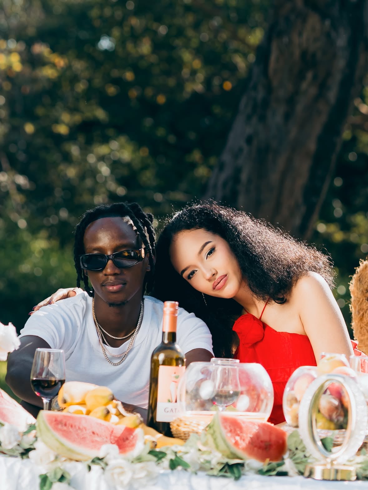 NEW MUSIC ON THURSDAY 🌻❤️ IHOLELE ……

📸: @guy_gael_gf