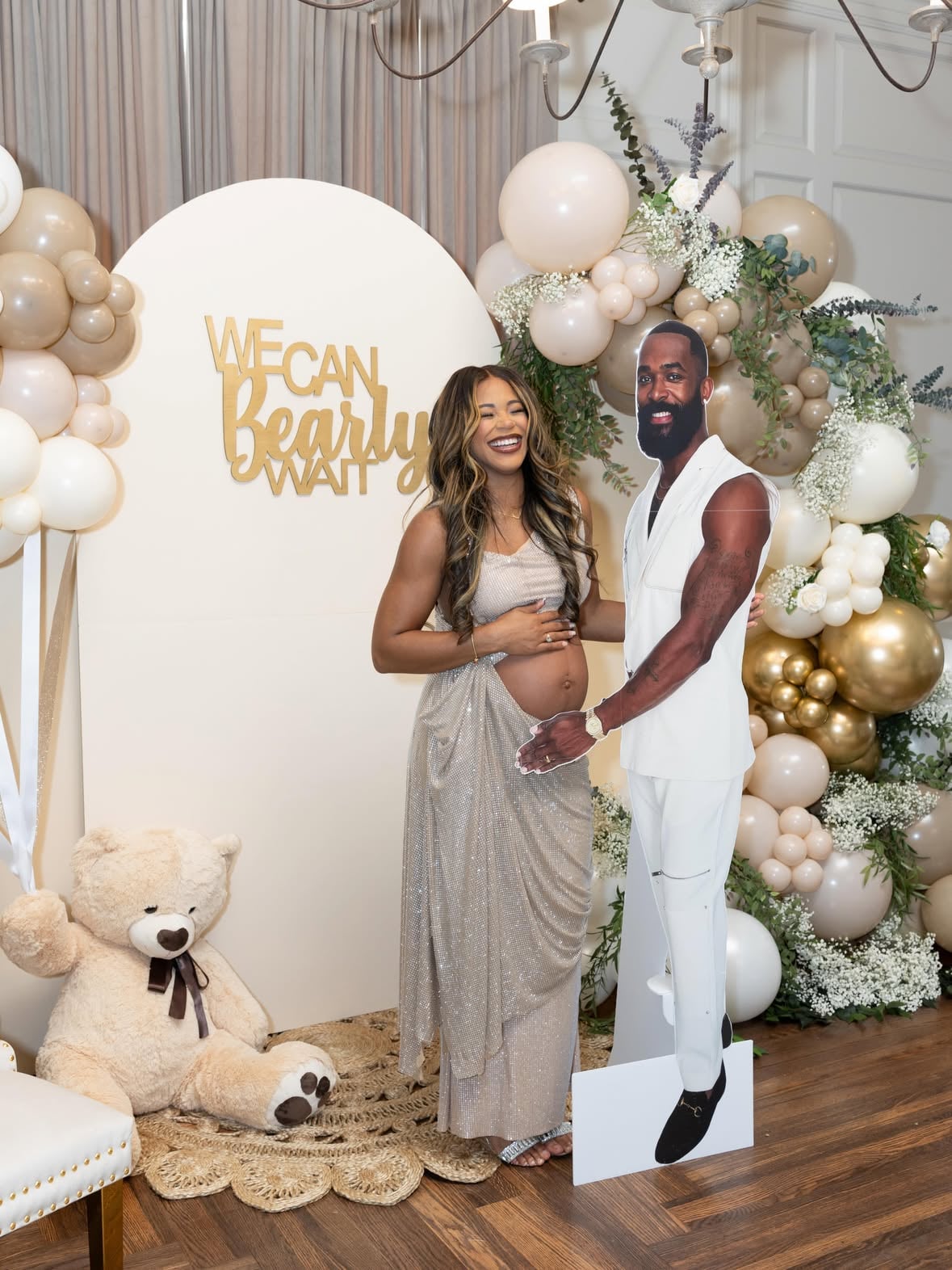 Baby Shower #2 
Haters will say it’s photoshopped

Seth, dont ever say my man ain’t did nothing for you 😂

Makeup: @brooklynbeatface
Balloon backdrop: @balloonsbydaria