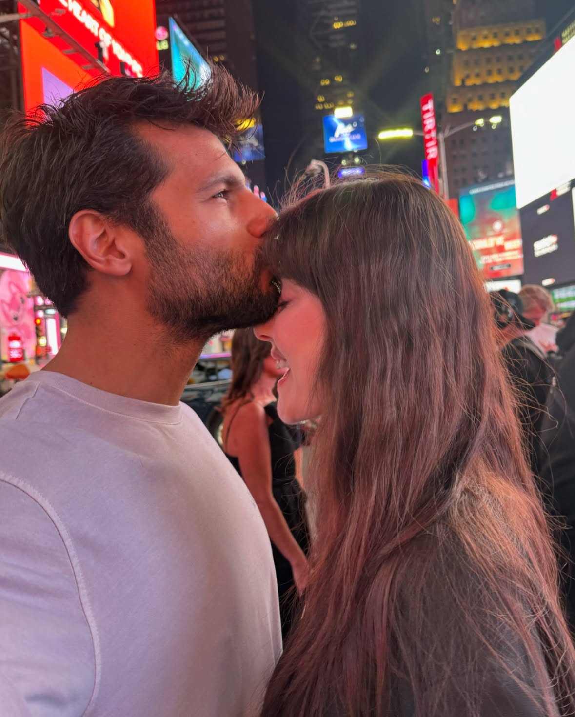 Birlikte büyümeye, yılları anılara çevirmeye 🥂♥️ iyi ki doğdun sevgilim @serkancayoglu 🙂‍↔️