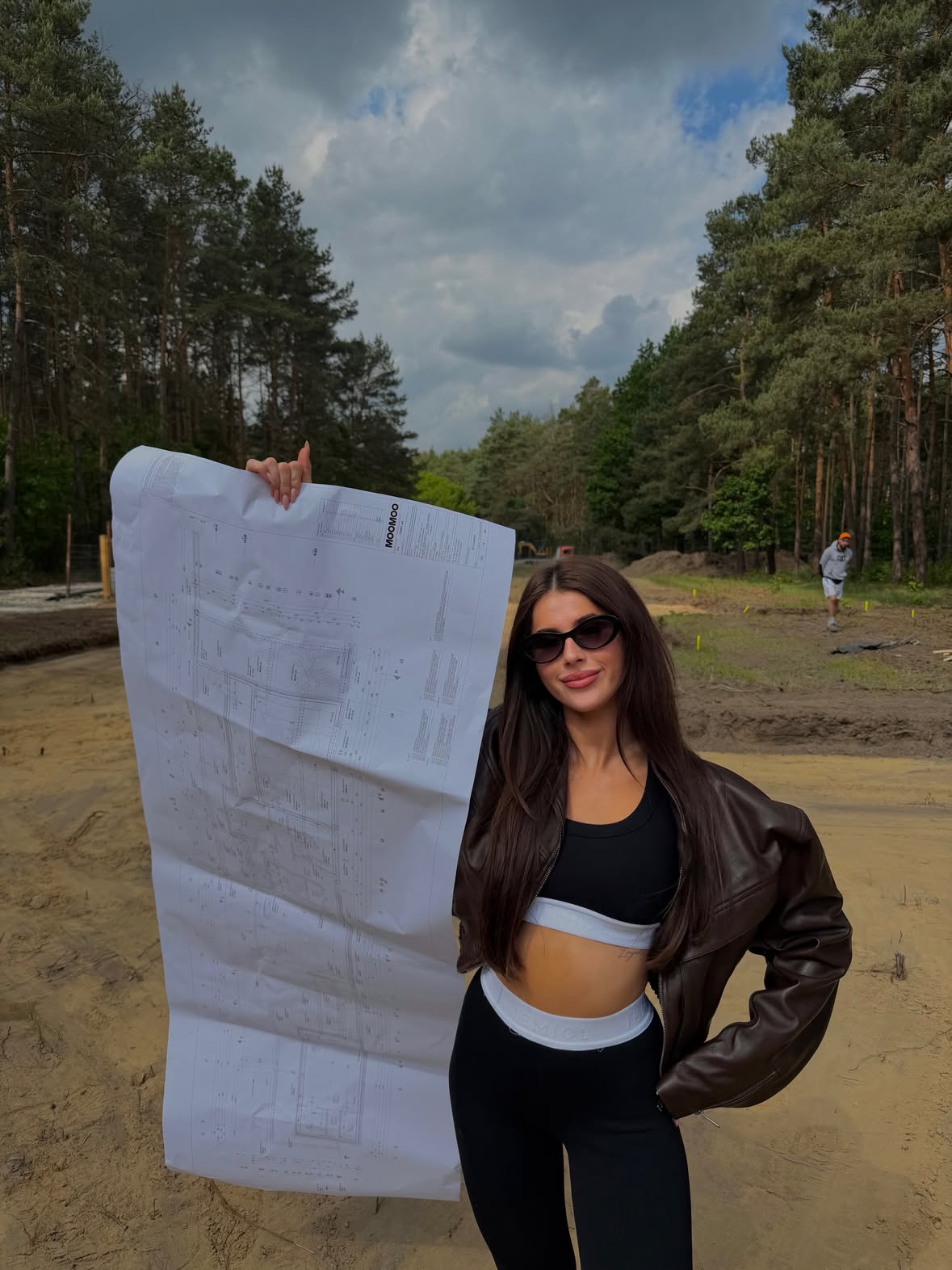 01.06.2026- Rozpoczynamy budowę naszego domu!!!
Mała ja chyba by nie uwierzyła, że tak będzie wyglądać jej życie.🦋 Koncerty, muzyka, kolejne marzenie w realizacji🤍
Kocham to! 🥹
Dbajcie o swoje wewnętrzne dziecko !!!🥰 Love u🦋

🇺🇸
01.06.2026 – we're starting to build our home!!! 
Little me probably wouldn't have believed that this is what her life would look like. 🦋 Concerts, music, and another dream coming true. 🤍
I absolutely love it! 🥹
Take care of your inner child!!! 🥰Love u🦋