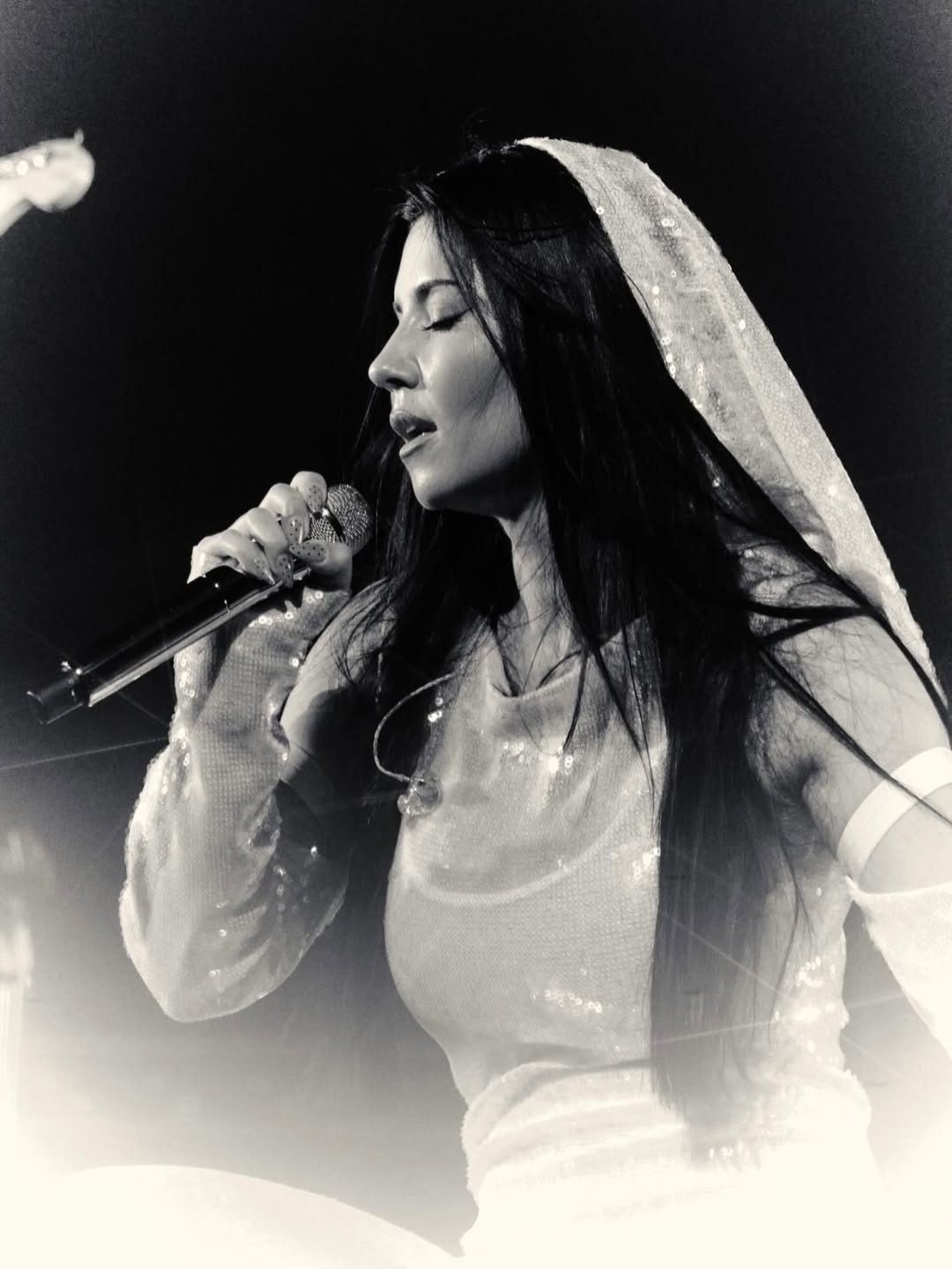 London, what a dream show. I wish I could go back and live it again (minus the heatwave!). Thank you for sharing this pivotal moment with me and for sweating your hearts out. It was so worth it!!! Forever grateful to be a small part of your journeys and to have started mine with you in London. 🤍🖤