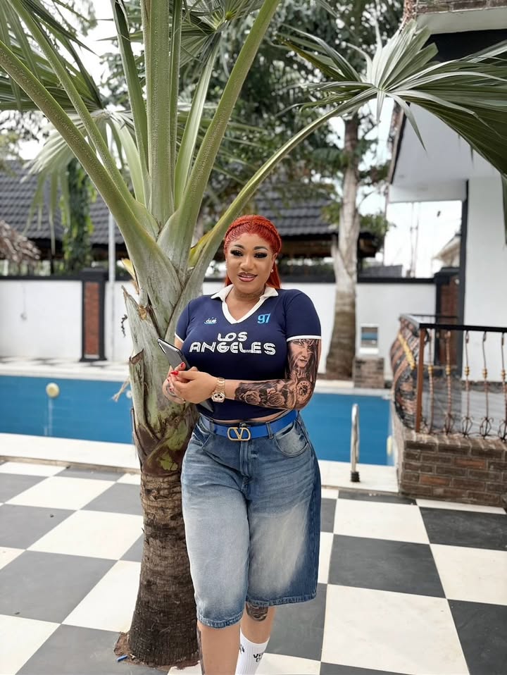 •
•
I Crave Happiness like I crave for MILKSHAKE 💙

I just wanna fly and float through happy moments 😁

Still on QUEENETH HILBERT PRODUCTION 🎥

Something HUGE IS COMINNNNNNG 🔥
