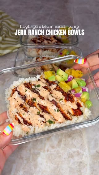 carribean bowls ft jerk chicken ranch 😮‍💨 fresh and flavorful summertime meal 👏🏼 

Caribbean bowls in my Good Food Mood cookbook!!

Comment “recipe” for the link to my cookbooks with HUNDREDS of realistic recipes just like this!!! ✨😍 or at makaylathomas . com 

#mealprep #summermeals #healthymeals #easymeals #highproteinmeals
