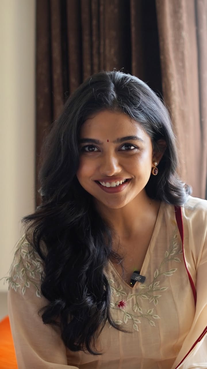 Edhu nyayam? Edhu thappu nu neenga mudivu pannunga 😔🔥
Watch Kara, now on Netflix in Tamil, Hindi, Telugu, Malayalam and Kannada.

🎥: Kara
[Dhanush K Raja, Mamitha Baiju, Karunas, Suraj Venjaramoodu
, Jayaram]