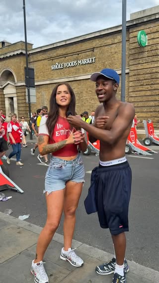 This was hands down one of my favourite fan interactions ever, please help me find this guy! 🫰🏼 ARSENAL ARSENAL ❤️🤍❤️