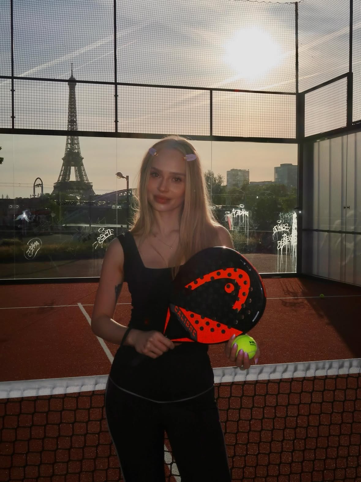 Zdecydowanie wstanie na TEN wschód słońca było warte nieprzespanej nocy  Najpiękniejszy kort jaki widziałam 😍🥐🎾