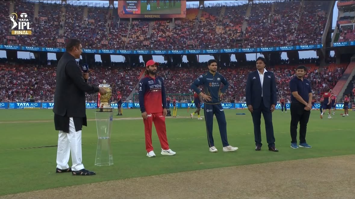 🚨 Toss Update from the FINAL 🚨

@royalchallengers.bengaluru have won the toss & will bowl first against @gujarat_titans in Ahmedabad.

#TATAIPL | #Final | #TheFinalLeap | #RCBvGT