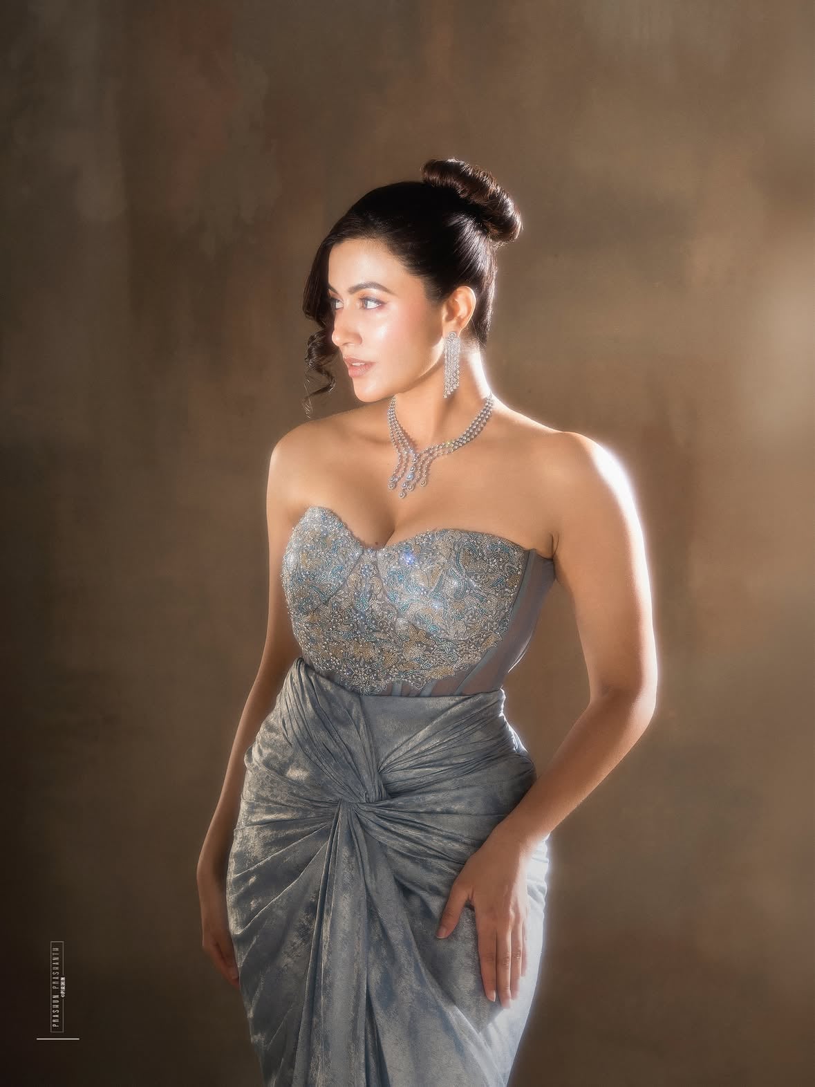 Weekend Glow-up✨✨✨

Shot by - @prachuprashanth 
Outfit - @zenoraofficial_ 
make up - @ratnamakeupartist 
Hair - @nishi_hairstylist_drapist