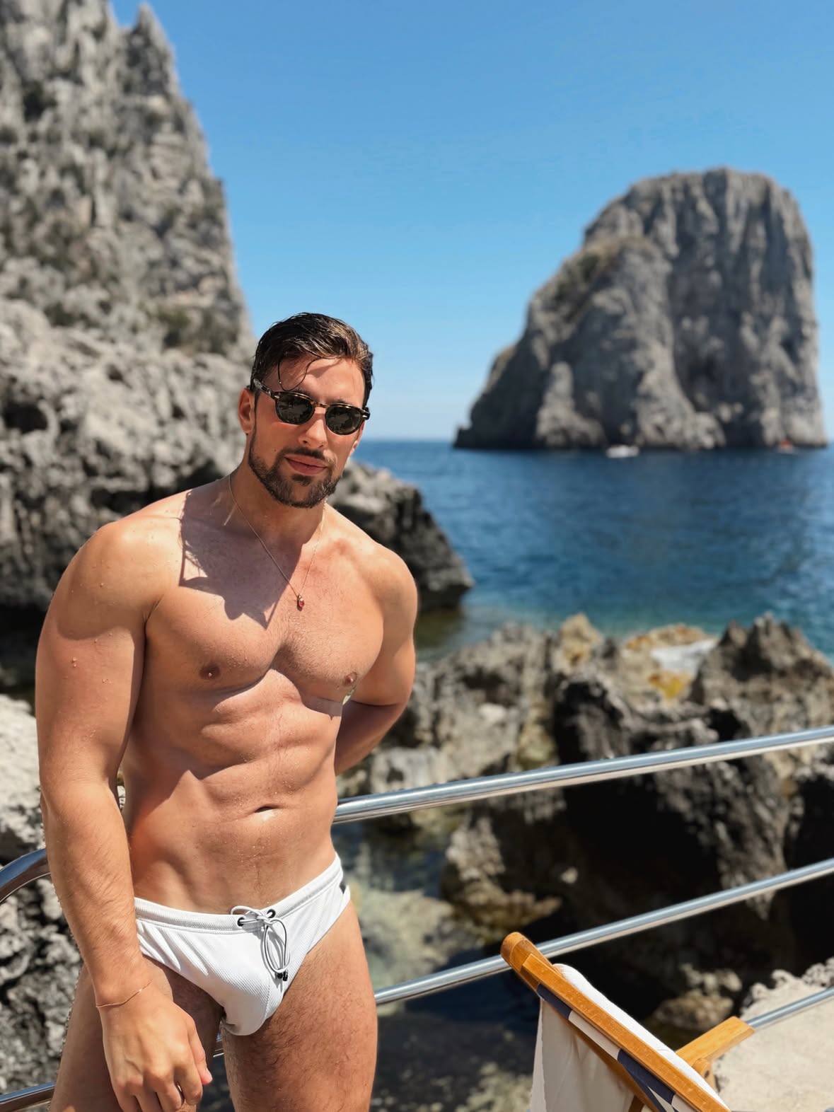 La Dolce Vita in Capri 🤍🌊

#dolcevita #capri #faraglioni #sealovers