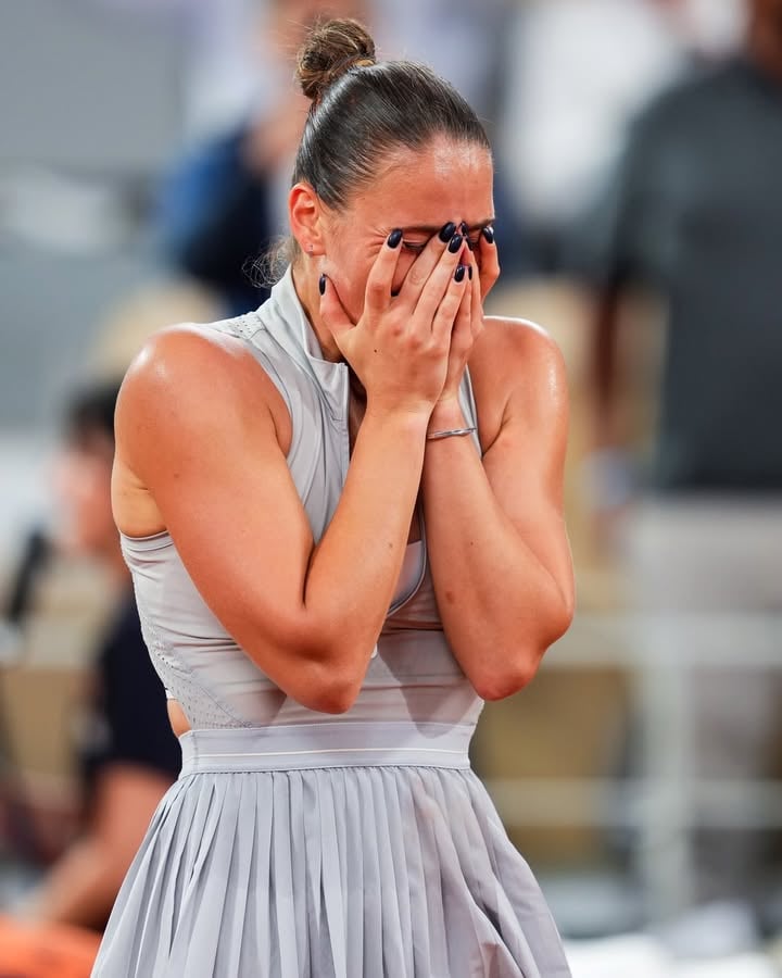 All the emotions 🥹

@martakostyuk | #RolandGarros