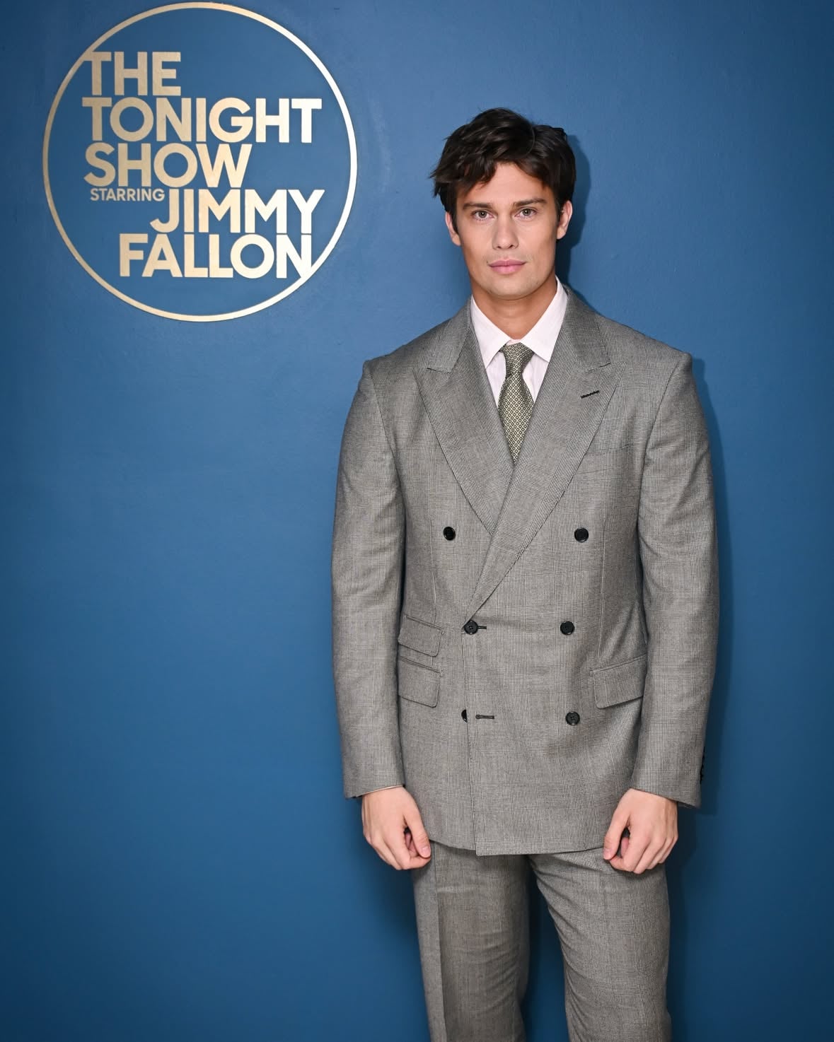 @nicholasgalitzine makes his Tonight Show debut to talk his new film @mastersmovie tonight! #FallonTonight

📷 @toddowyoung