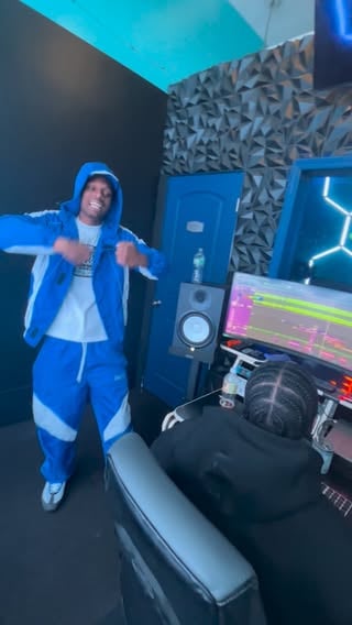 🥷 drop a couple tracks now he think he more wavy than @maxb140 😴 .. nas know I’m the biggest gotti 😎  friendly fire 😈