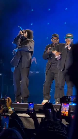 It’s the R-O-C! The ROC was in the building for The Roots Picnic.🔥

#JayZ #StateProperty #BeanieSigel #Freeway #RootsPicnic