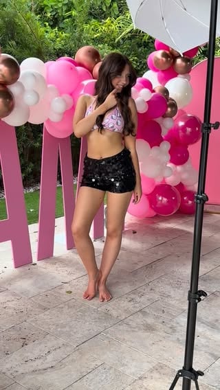 BTS from my photoshoot with @mikechaiken @ctfashionmag at the Miami Pink Content House 💖

@charjeancoutureusa 

#bts #reels #viralreels #explorepage #fyp