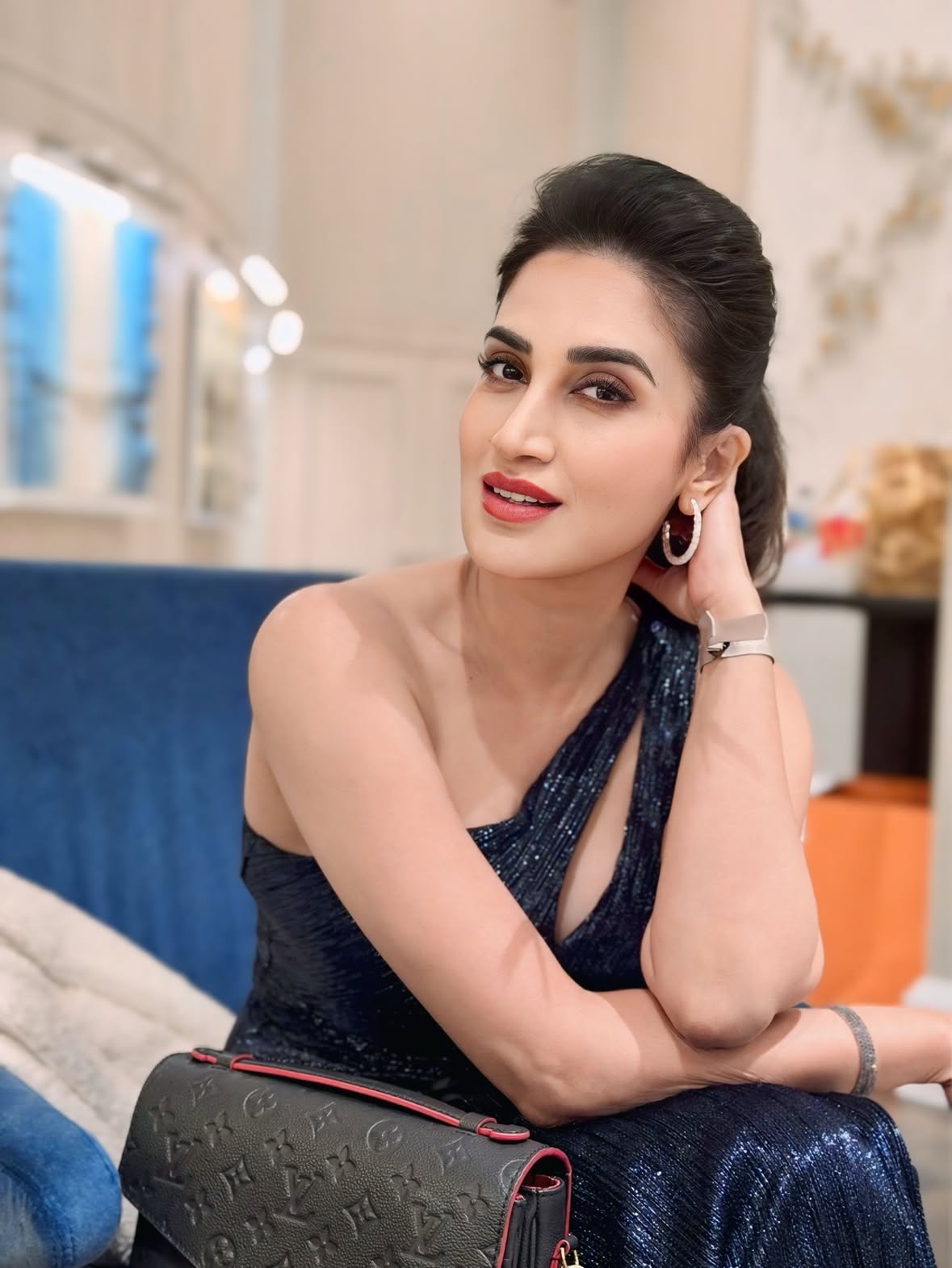 Classy, confident, and completely myself.💃🏻🎇
.
.
.
#smitagondkar #classyandconfident  #unapologeticallyme #ownyourspark #smitten