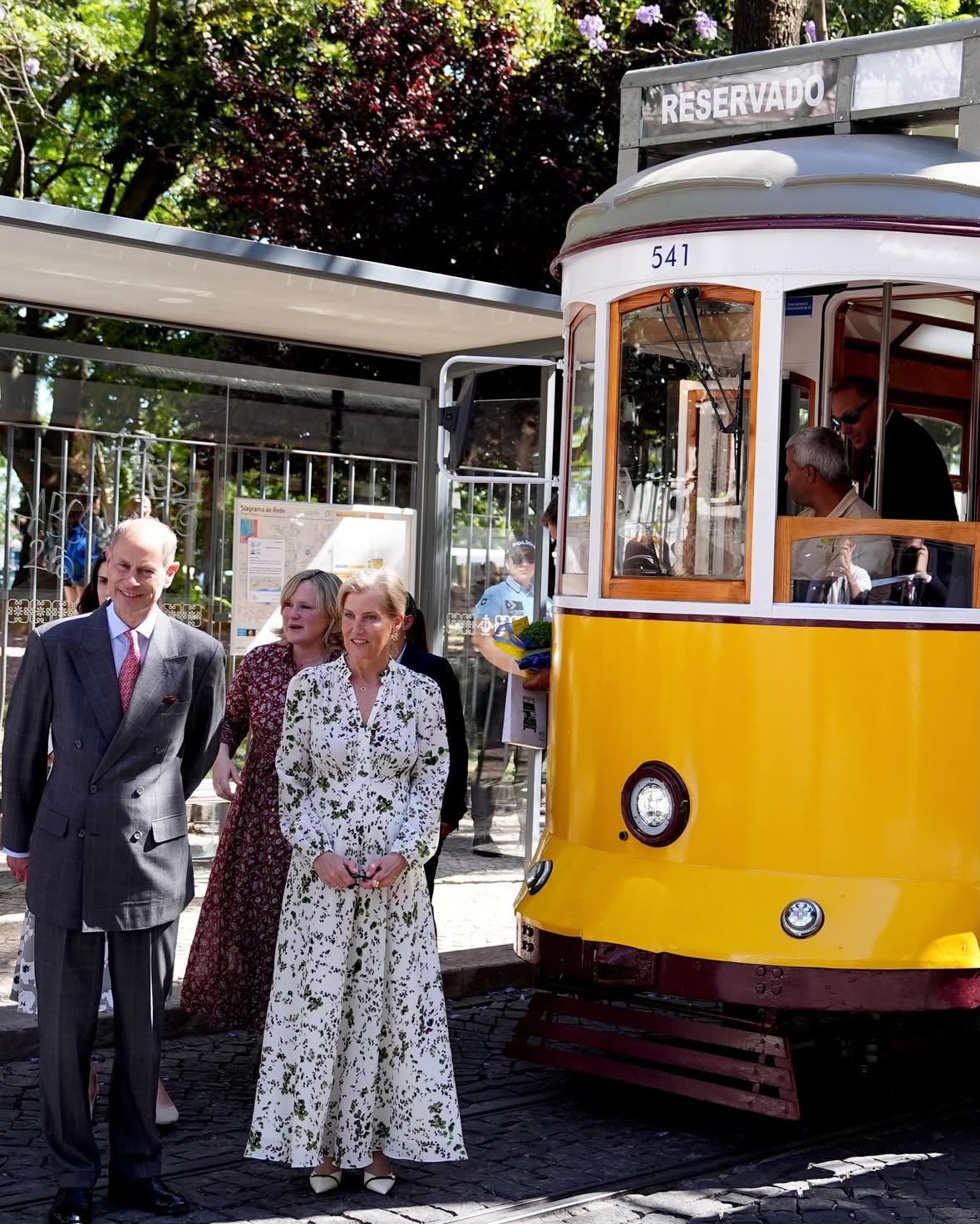 The Duke and Duchess of Edinburgh are in Portugal! 🇵🇹 

Their Royal Highnesses’ visit marks the 640th anniversary of the Treaty of Windsor, which cemented the Anglo-Portuguese partnership, the world’s oldest diplomatic alliance.

During a day in Lisbon, The Duke and Duchess…
🚃 took a ride on an iconic Lisbon tram;
📜 unveiled the first display of the original English and Portuguese copies of the Treaty of Windsor;
☕️ celebrated brilliant people at a Garden Party at the Ambassador’s Residence.

O Duque e a Duquesa de Edimburgo estão em Portugal! 🇵🇹 

A visita de Suas Altezas Reais assinala o 640.º aniversário do Tratado de Windsor, que formalizou a parceria Luso-Britânica, a aliança diplomática mais antiga do mundo.

Durante um dia em Lisboa, o Duque e a Duquesa…
🚃 fizeram um passeio nos icónicos elétricos de Lisboa;
📜 inauguraram a primeira exposição das cópias originais em inglês e português do Tratado de Windsor;
☕️ homenagearam pessoas brilhantes numa festa no jardim da Residência da Embaixadora.