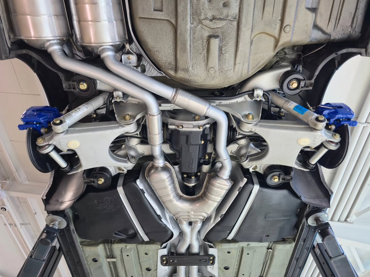What do you think of the mechanical restoration of the Alpina B10 V8S? Can you tell it has 309.000 km? 

One of my favorite transformations. This type of work takes absolutely forever, but this is what I love to do. Take a neglected, well-used and worn example of a rare car, go step-by-step, and turn it into something special and to be proud of. 

@alpina_classic made only 43 examples of the E39 V8S Touring, and we preserved 1 of them!

#projectsuonenjoki #alpina #B10 #e39  #saveneglectedbmws