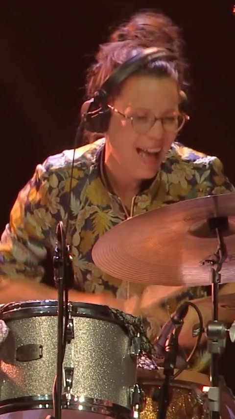 ArchiveLiveNº2 🎥 Back to 2017, The Circles tour. With @leilamartial_ ,@christophepanzani and @tonypaeleman , it was our first time on the main stage at @jazz_in_marciac. One of the things that makes me happiest when I play music is those moments of grace when the band becomes one. I love the metaphor of a school of thousands of fish turning in the same direction at the same time, as if they were a single entity. With Circles, sometimes — often, even — I felt like we were one. Here it is Leila taking the solo on « Toundra », in a language she invented, somewhere between rhythm and an imaginary tongue.​​​​​​​​​​​​​​​​
Both the album and the live album are available on all streaming platforms.

#annepaceocircles #drummer #livemusic #womendrummer #ontour
