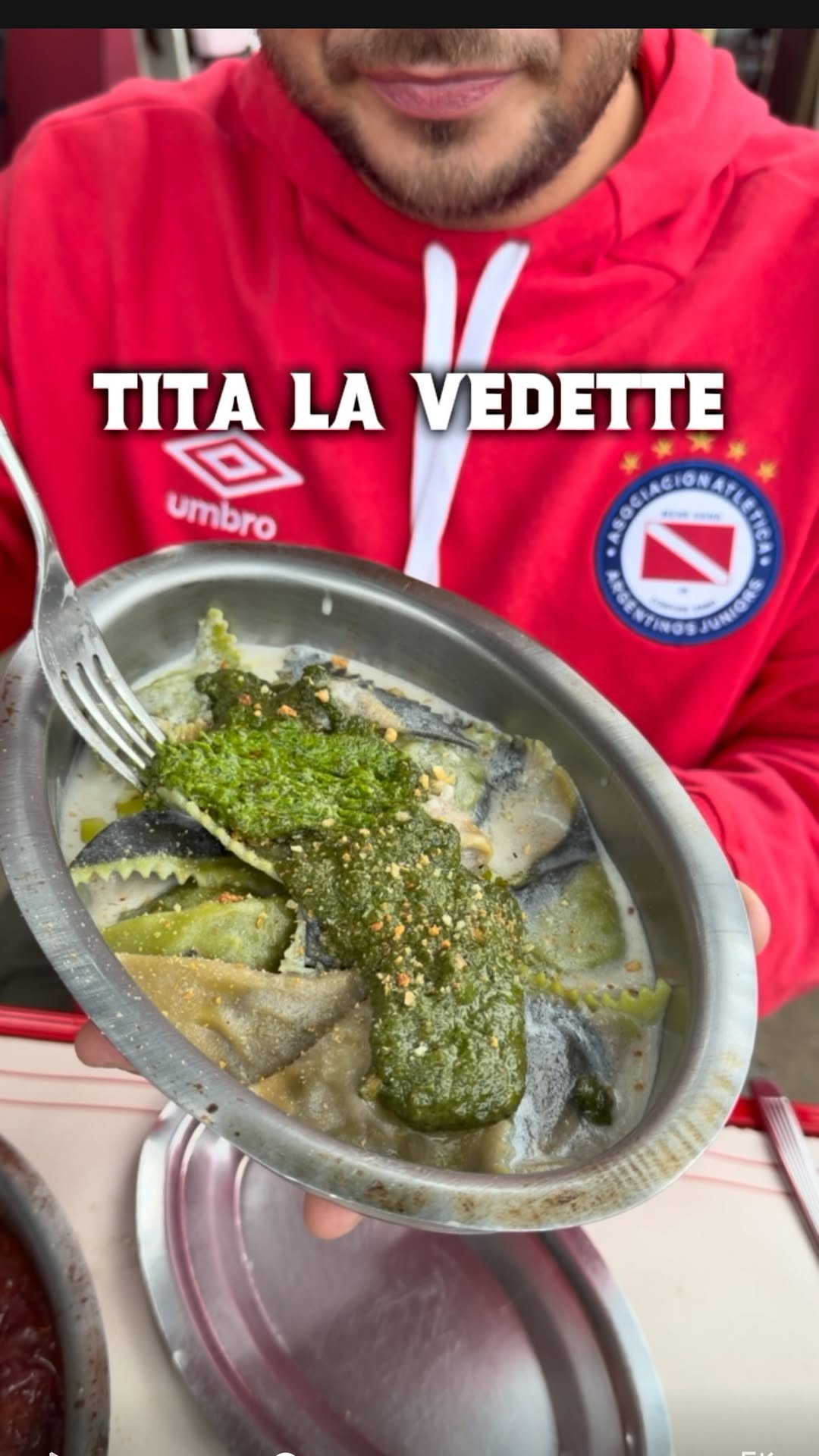 Dos Carnívoros en un lugar Vegano 🥗. Que puede malir sal? 

Bienvenidos a @titalavedette 🥑 

Nos aventuramos a lo de mi ex compañera @mena_duarte . Con la mayor sinceridad del mundo comimos 10 puntos 😉

✅ Trifungi $18.000
✅ Mila con Girgolas $19.000
✅ Lasagna de Berenjenas $17.000
✅ Milhojas de Papa $14.000
✅ Empanadas $5.000 C/U

Lo conocían? Que les pareció? Te animas a probarlo si sos carnívoro como nosotros?

Paz Soldan 4993, LA PATERNAL 🐞📍
