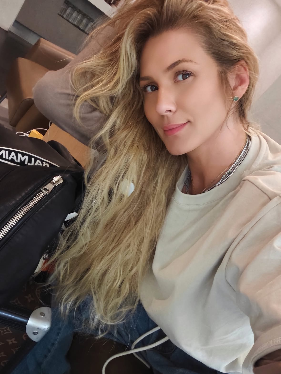 Deu tudo errado mas no final deu tudo certo! Mais uma história pra contar , com direito a morte do veado , mulher surtando, ameaça de bomba and... problemas com a aeronave!!! Ano passado foi no dia 29/05 nesse ano foi no dia 30/05 coincidência??? Não sei! Só sei que vivo pra contar graças a Deus kkkkkkk 🙏🥂🌟🛸