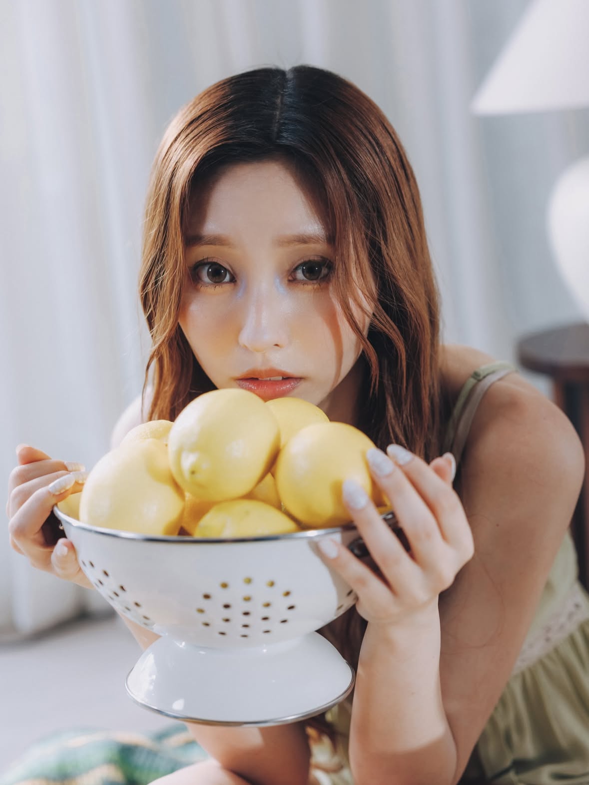 *
🍋
「鍾意檸檬，唔鍾意被請食檸檬。」

-

Makeup artist | Percy Shing @powderclub_hk @percymuh 
Hair stylist | Taurus Lee, Jenny Chu @tauruslee_ @bobb_jen 
Stylist | Cedric Cheung @cedriccheung_ 
Styling assistant | Bee Cheung @beebee_cst 
Wardrobe | Zara
Accessories | APM Monaco

Artist Management | Karen Li, Wing Tai, Ava Yau, Carmen Lam, Polly Wu, Sarah Yue, Kobi Chan
A&R | Herman To, Karton Ma
(C)+(P) Music Nation Records Co Ltd

MV Produced by Son Mom & Dad
Director | Liyo Wu @liyoeo Creative | Raven Cheng @cheng_feng_ccf, Liyo Wu @liyoeo
Producer | Chloe Lam @lamwt7
Assistant Director | Hosiu @hosiupk
Production Manager | Li Minghua,SOSAD @sosadli
Production Assistant | Hugo Wong @hiiitowht, Catsiu Cat_3iu

Director of Photography | Samson Huang @samsonhuang
AC | Lok @_lok.b 
Long @lonlonontattoo
Gaffer | Sunny Yip @sunnyyipsig
Best Boy | Chen Junran @yumyumdick555

Art Director | Suet Yi @suetyi.obj
Art assistant | Maisy Ho @maisyho Bernard Man bernardman

Offline Editing | Jeffy @jeffylcky
Colourist | Eric Chan @ixagon @ericcyc_
Online Editing | Henry Chu @henrychu1990 , James Chan @ja.mes._csl 

Cover Photographer | Ngok @ngok_ho
Still Photographer | Carol @loky135_  Ngok @ngok_ho
Graphic Design | Shan @_hoishan , Raven Cheng @cheng_feng_ccf 
BTS Photographer｜ @ash_yeung