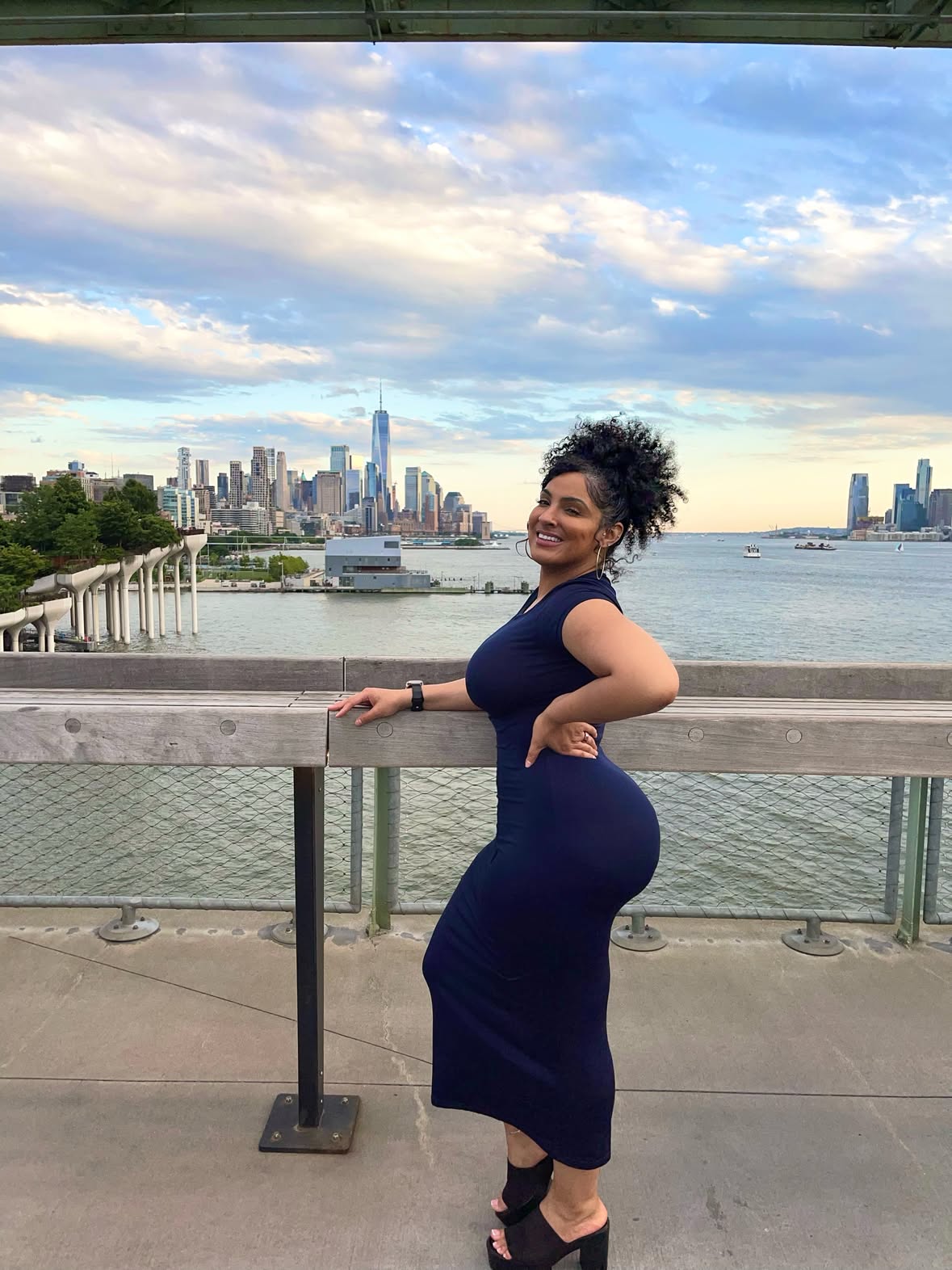 One last lap around 35. NYC understood the assignment. ✨💙

#RealAimeeO
#AimeeOvalles 
#TheModernCleopatra
#NewYorkCity