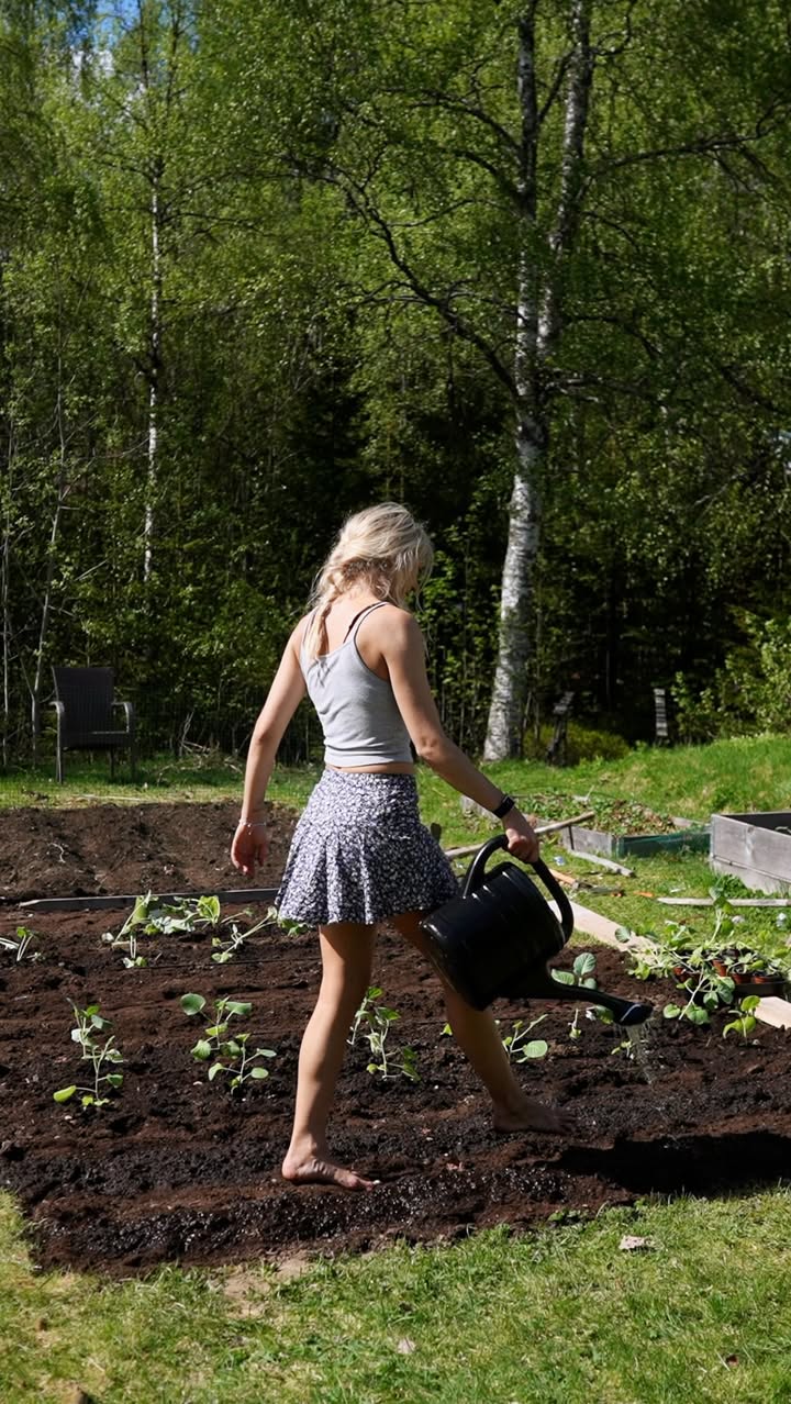 New video is up on my YouTube channel now! Link in profile 🦋

The past few weeks have both been so incredibly beautiful and challenging. In this video, I share some moments from my life in May. Enjoy! 😘❤️

#sweden #rurallife #homestead