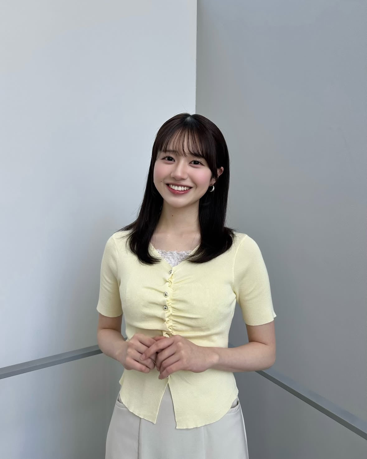 衣装もすっかり夏仕様に🌻
⁡
今朝のグッド！モーニングもありがとうございました☘️
⁡
友人からたくさん「昨日のQさま!!みたよ！」と言ってもらえてとても嬉しかったです♩
⁡
トップス、スカート
@clear.official 
アクセサリー
@abiste_official 
⁡
 #グッドモーニング #衣装 #キャスター #入江あんな