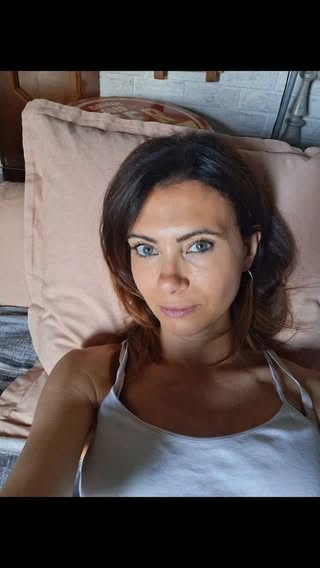 Ditemi che non sono la sola a farlo... Povero Roberto lo tiro scemo😉😄😄😄😅Alle volte mi faccio da sola dei programmi nella mia testa poi lui per X motivo non mi propone di fare quello che io mi aspettavo che facessimo e ci resto malissimo. Litighiamo ma lui non lo sa🫠😄🙂🙃 . Oppure faccio un incubo in cui lui mi fa qualcosa e per tutto il giorno lo guardo malissimo pensando a cosa mi ha combinato la notte ☺️☺️☺️😇😅😅😅😅🤪. E poi mi arrabbio pure dicendogli che se l' ho sognato ci sarà una ragione , insomma riesco a convincerlo che è colpa sua🤗🤭💗💗💗 Santo SUBITO 😇😇😇😝