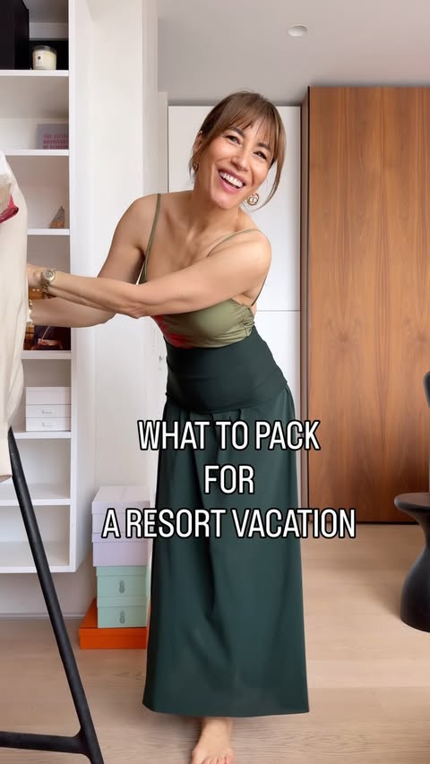 Resort #vacation packing is different. ☀️
It calls for clothes that are #chic, #effortless, and #comfortable. It’s not your everyday wardrobe, and it’s definitely not summer in the city. Think beautiful #dresses, natural fabrics, a great hat, a raffia bag, and pieces that can take you from the beach to the restaurant with ease.
Comment SHOP for links ⬇ https://liketk.it/6eGzW