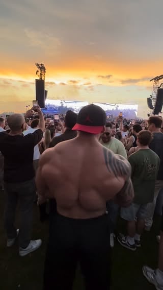 Mais uma vez provei que não se deve confiar no que eu digo quando o assunto é festival.
@labyrinth.be @carlcoxofficial