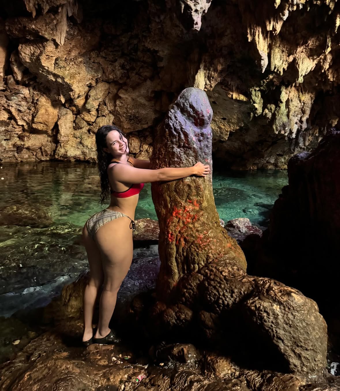 India valiente hasta que no toca el fondo 🤭

Guía: @dlsedison 
Compañía: @andaconmigord 

#cuevas #cenote #cuevadelguevo #cuebadelindio #republicadominicana