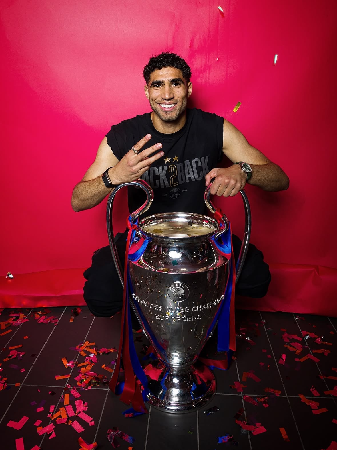 🏆🇲🇦 Achraf Hakimi is the 𝐌𝐎𝐒𝐓 𝐃𝐄𝐂𝐎𝐑𝐀𝐓𝐄𝐃 𝐀𝐅𝐑𝐈𝐂𝐀𝐍 𝐏𝐋𝐀𝐘𝐄𝐑 𝐄𝐕𝐄𝐑 with 1️⃣9️⃣ major trophies! 🌍🐐

One more than Samuel Eto’o and Yaya Touré (18 trophies) 📈

🏆🏆🏆 Champions League
🏆🏆🏆 French Super Cup
🏆🏆 Coupe de France
🏆🏆🏆🏆🏆 Ligue 1
🏆 Serie A
🏆 AFCON
🏆 UEFA Super Cup
🏆 FIFA Club World Cup
🏆 German Super Cup
🏆 Spanish Super Cup

𝐇𝐢𝐬𝐭𝐨𝐫𝐲 𝐦𝐚𝐤𝐞𝐫. 𝐅𝐫𝐨𝐦 𝐌𝐨𝐫𝐨𝐜𝐜𝐨 𝐭𝐨 𝐭𝐡𝐞 𝐰𝐨𝐫𝐥𝐝. 🥹⭐️