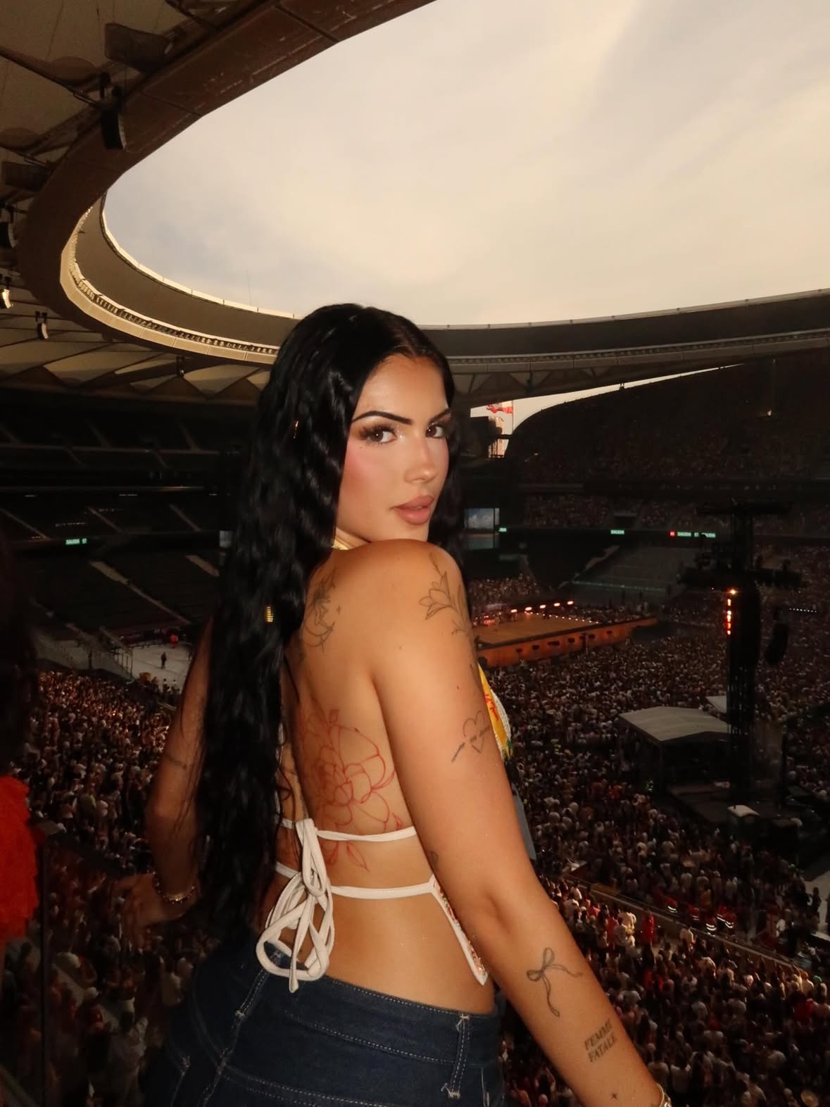 Publi. Nunca me olvidaré del concierto de ayer, fue increíble🐰💕 Gracias @cerave_es por la invitación✨ 
hair: @kerastase_official 
makeup: @nyxcosmetics_es