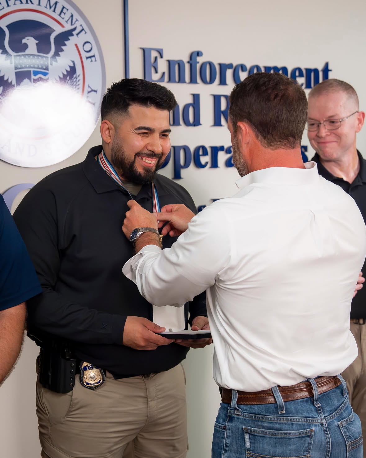 Today we honored three @icegov heroes who rushed into action to save illegal aliens’ lives amid sniper shots at the Dallas ICE facility on September 24, 2025. 

By risking their lives to save others, these three individuals showed true heroism and dedication to duty during the shooting.

These heroes and all of our @icegov law enforcement truly are the best of the best.