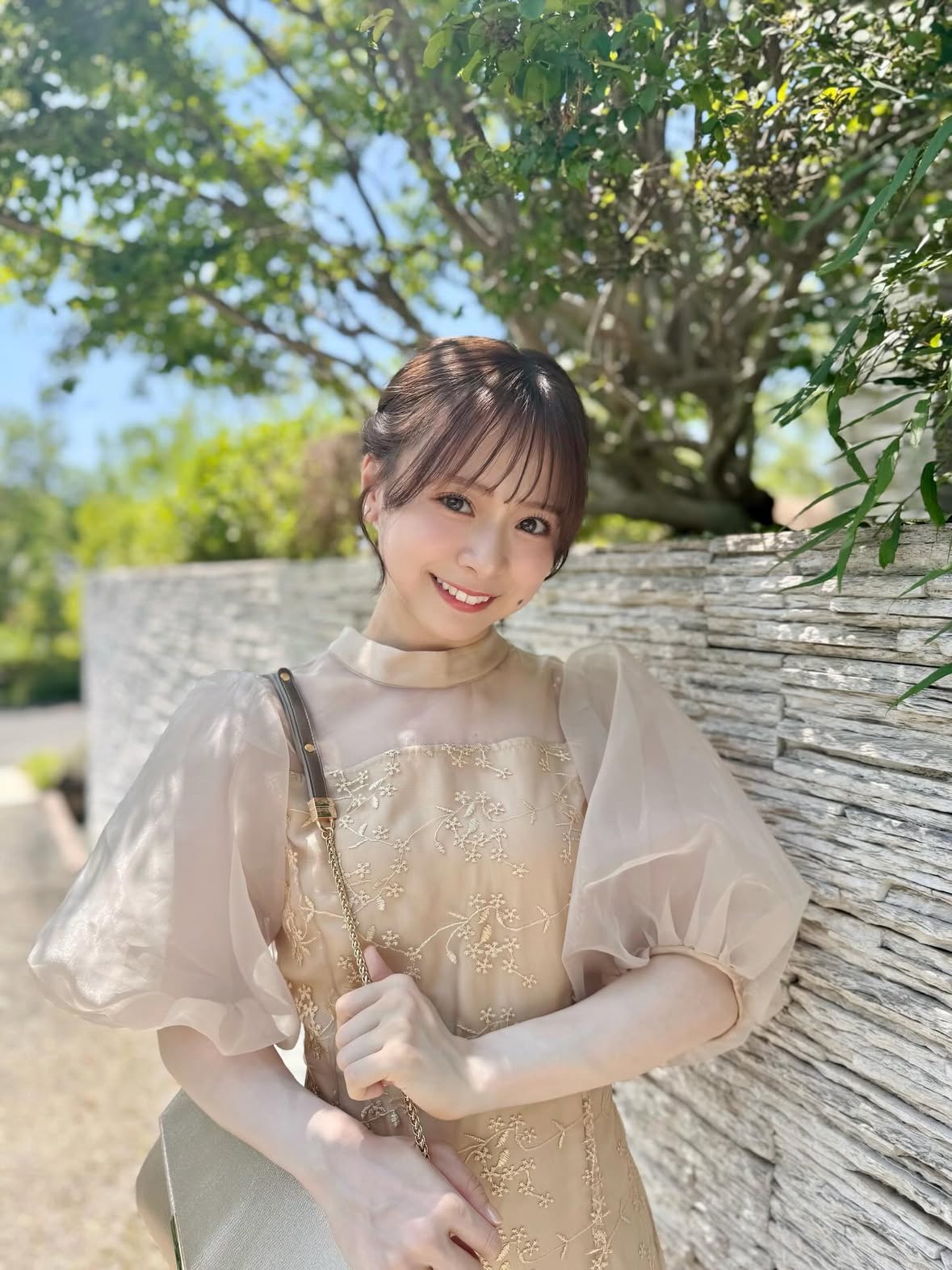 先日、友達の結婚式に行ってきました👰🏻‍♀️💍

小・中学校からの友達で、
活動初期にもたくさん支えてくれた大切な存在。

そんな友人の晴れ姿を見ることができて、
とっても幸せな気持ちになりました🫶

２人とも幼なじみだから、
会場も同窓会みたいで懐かしかったなぁ☺️

AKBの曲もたくさん流してくれてありがとう！
セシルも流れてて嬉しかった🥹✨

これからも末永くお幸せに…🍀

#結婚式