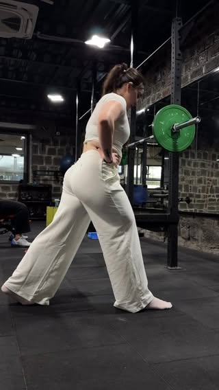 Get set go 🙋‍♀️

@gymshark