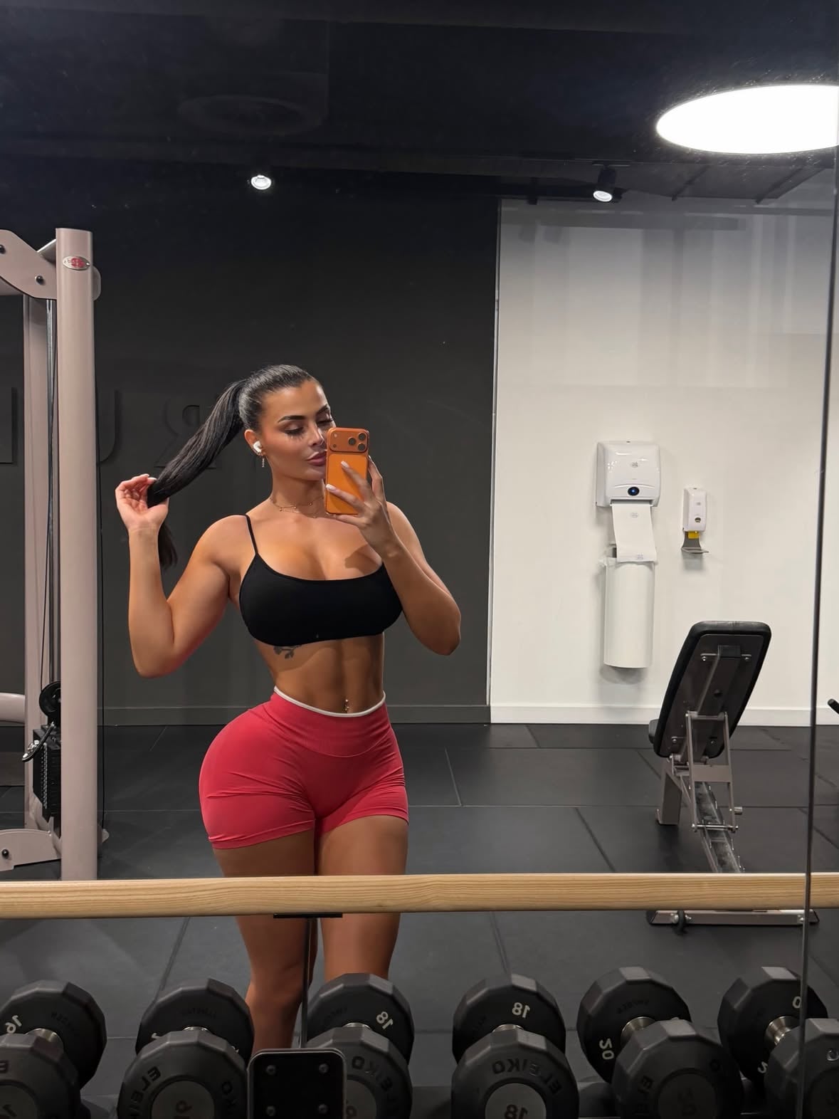 Last Week Dump🫶 Girls wie läuft eure Woche? Bei mir läuft es aktuell sehr sehr gut 😍 mein Ziel ist aktuell noch fitter zu werden, stärker zu werden und auch wieder mehr Übungen mit eigenem Körpergewicht 🙏 einfach überall Maximum rausholen😂 mittlerweile trainiere ich mehr für die Leistung statt Optik, ich liebe es mir selbst Challenges zu stellen und an meine Grenzen zu kommen.. es erfüllt mich so sehr und ist meine absolute Leidenschaft ❤️‍🔥 und ich hoffe ich kann dieses Gefühl auf irgendeine Art an dich weitergeben 🙏 du kannst alles schaffen wenn du es willst Maus ❤️