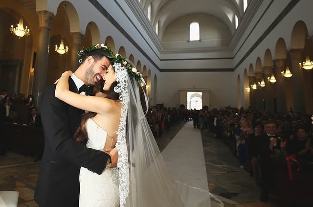 Ricordarsi dell’anniversario di matrimonio (che tra l’altro è stato ieri) grazie ai vostri messaggi, è tanto grave? 🙃
Potrei già conoscere la risposta ma @fede_greg ed io ci troviamo anche in questo, siamo due frane a ricordare date e anniversari 🤭
7 anni di matrimonio e tanto amore. Grazie vita mia ❤️