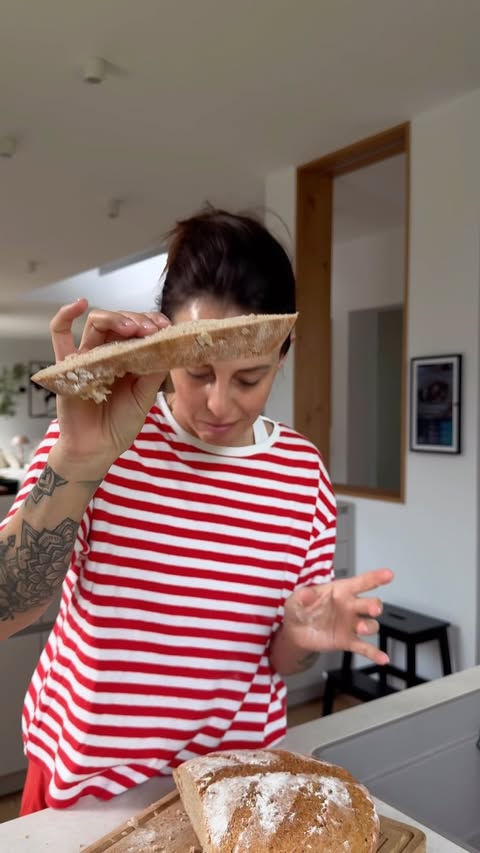 Die Frage aller Fragen: Butter unter die Nutella oder nicht? 🤣😜🤪
Ich glaube jetzt wird hitzig 😜

PERFEKTES DINNER
BUTTER 
NUTELLA
BROT
COMEDY
FUNNY