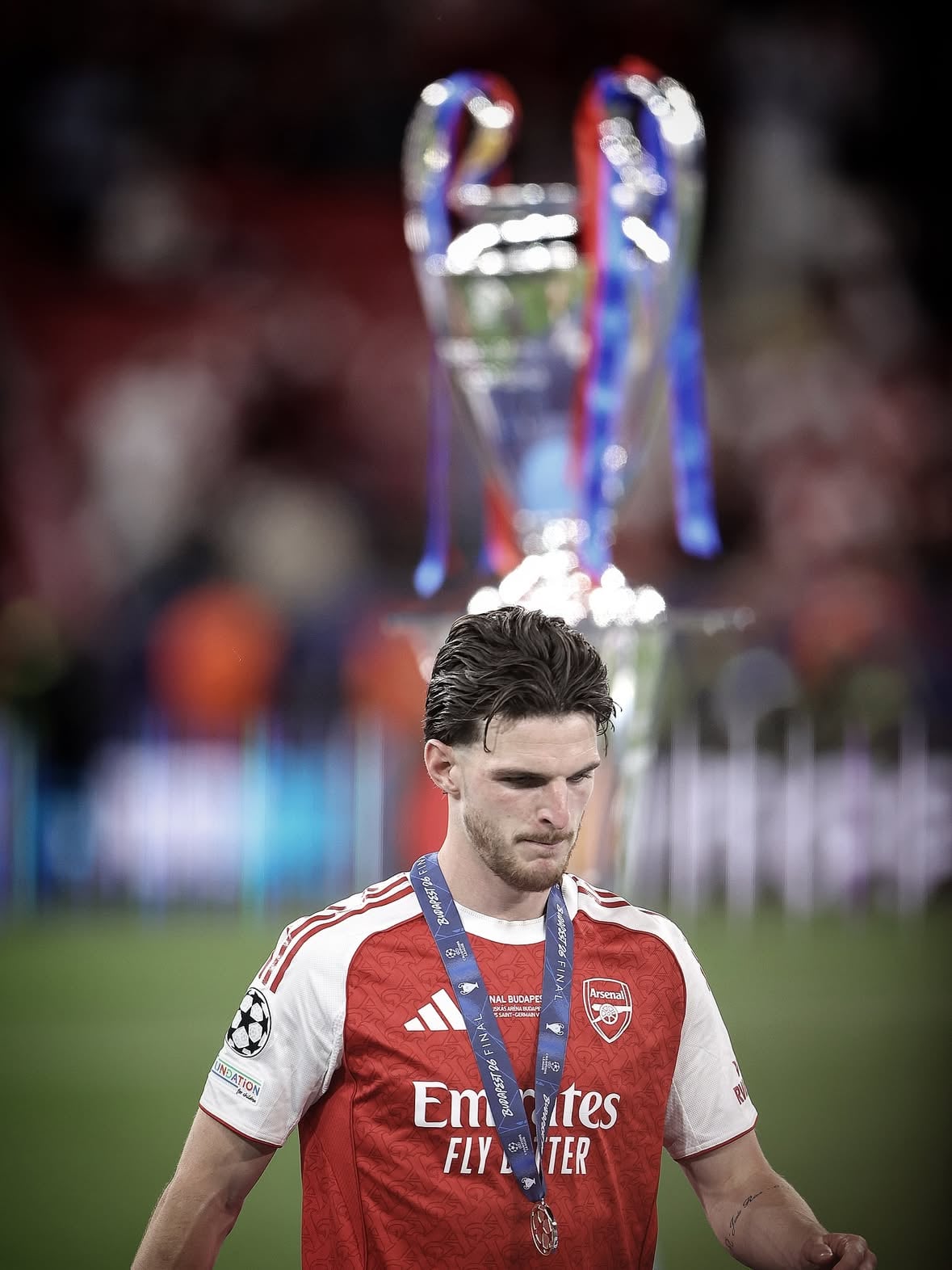 “𝐖𝐞 𝐰𝐢𝐥𝐥 𝐛𝐞 𝐛𝐚𝐜𝐤… 𝐈’𝐦 𝐬𝐮𝐫𝐞 𝐨𝐟 𝐭𝐡𝐚𝐭” ❤️‍🩹🤍☝🏼

“I’ve got the feeling of wanting to come back in the Champions League Final and lift the trophy. I’m sure we 𝐖𝐈𝐋𝐋 be back” ✨

“I’m so 𝐩𝐫𝐨𝐮𝐝 of the boys. I love them… without these players we wouldn’t have won the Premier League. We are proud” 🫂

“We gave absolutely everything… penalties, that’s a lottery as we know. But we win together and we lose all together” 🥺👊🏼

Declan Rice. 𝐏𝐫𝐨𝐩𝐞𝐫 𝐥𝐞𝐚𝐝𝐞𝐫. ©️