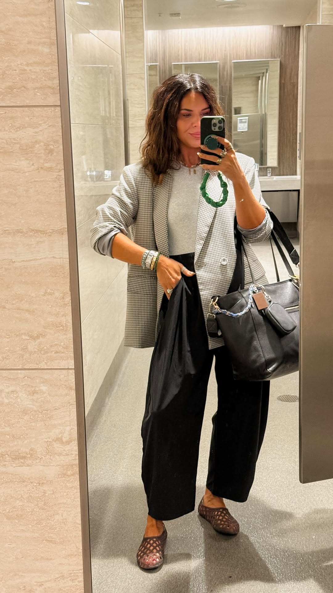 Call me crazy, but it would take a LOT for me to travel in ACTUAL sweatpants. 

Let’s normalize looking good at the airport! It’s the BEST runway ladies!

Comment “SHOP” and I’ll DM you my fit & travel essentials. (Affiliate links)

#traveloutfit #airportoutfit https://liketk.it/6eNA3